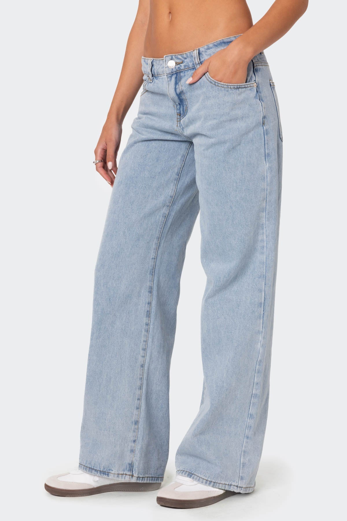WASHED BLUE LOW RISE JEANS