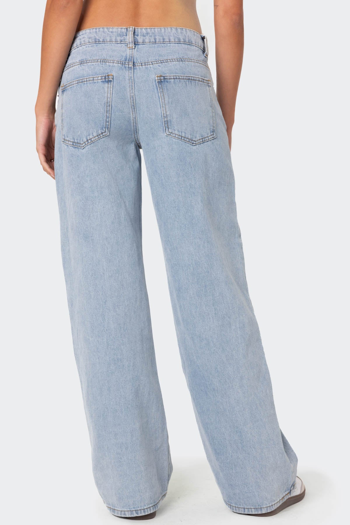 WASHED BLUE LOW RISE JEANS